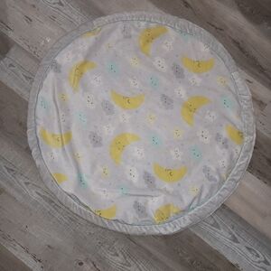 Round Baby Play Mat with Moon and Cloud Design